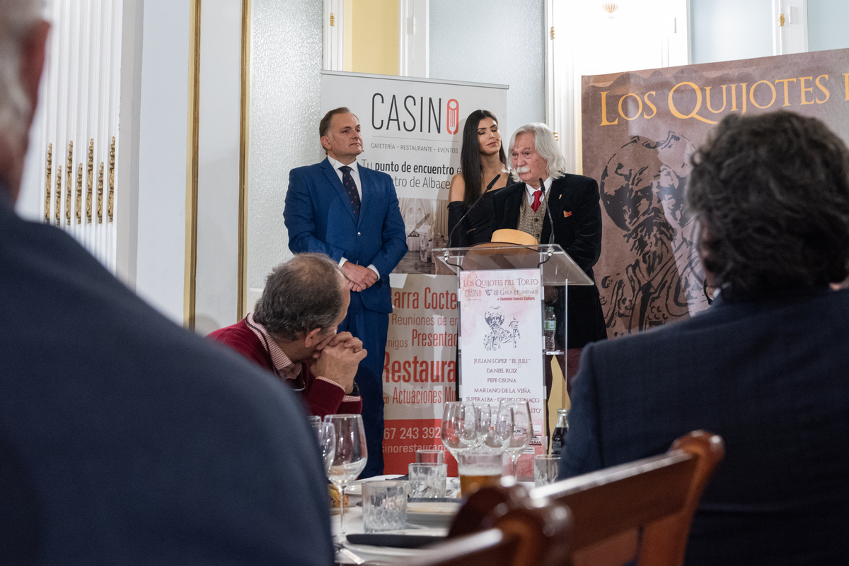 Entrega trofeos Quijotes del Toreo.  / VÍCTOR FERNÁNDEZ