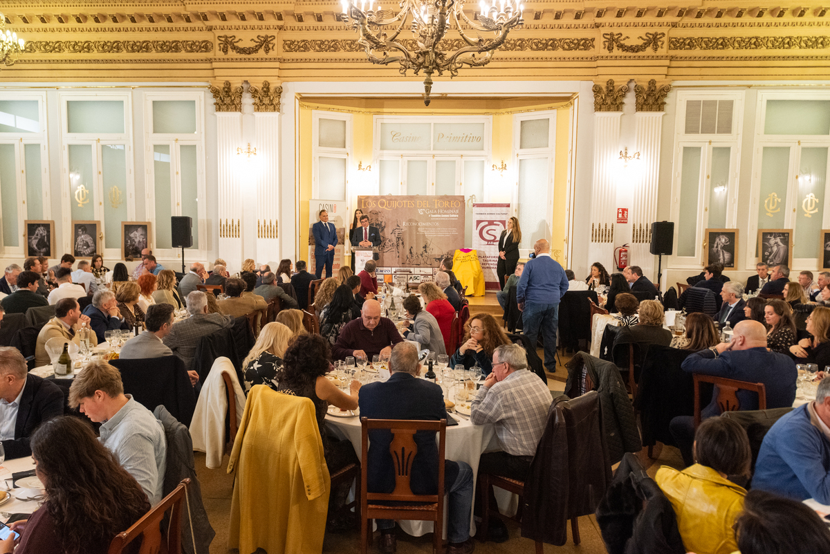 Entrega trofeos Quijotes del Toreo.  / VÍCTOR FERNÁNDEZ