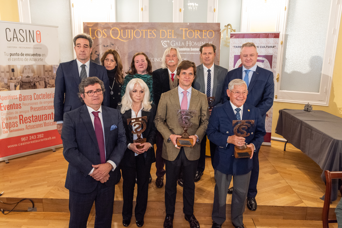 Entrega trofeos Quijotes del Toreo.  / VÍCTOR FERNÁNDEZ