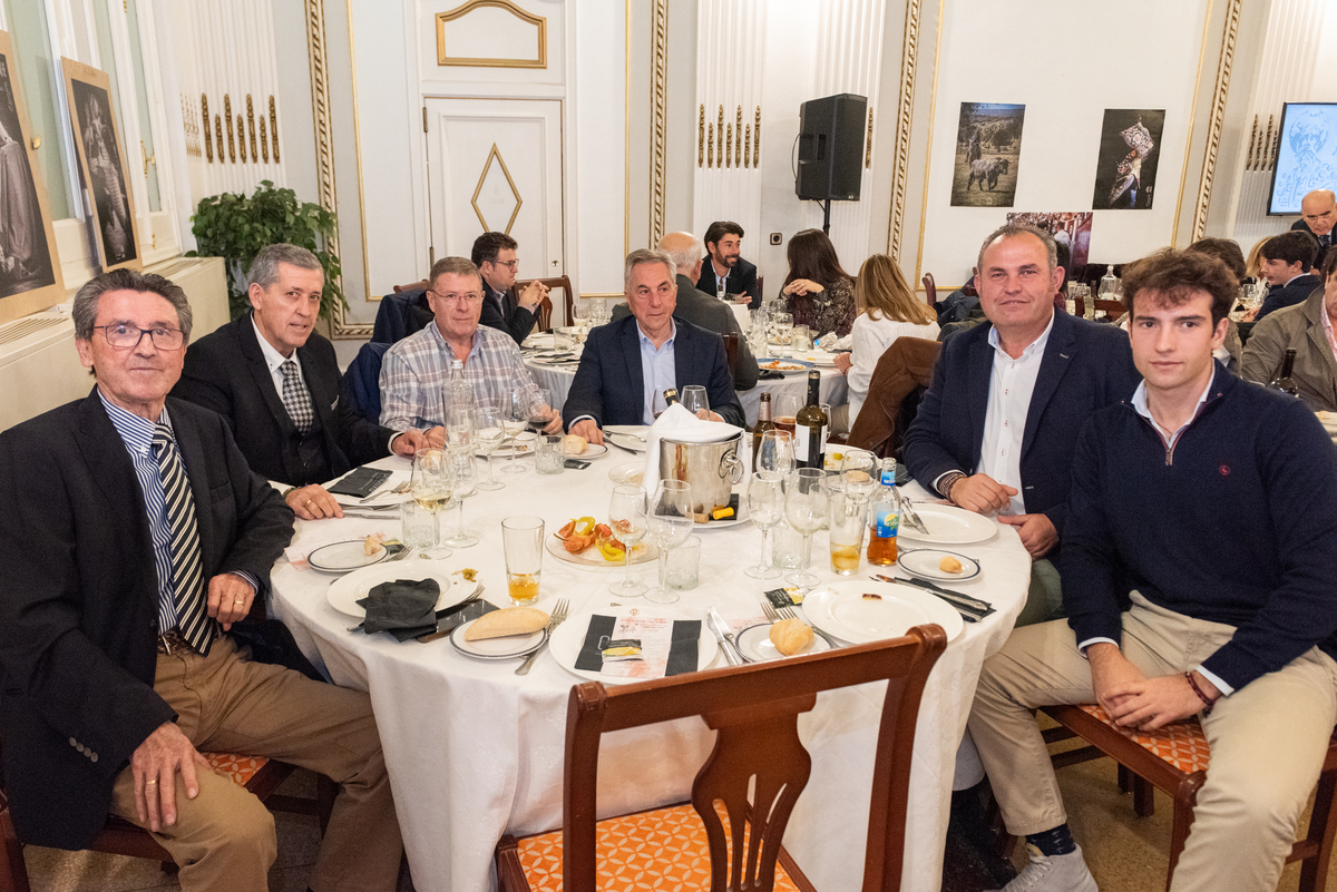 Entrega trofeos Quijotes del Toreo.  / VÍCTOR FERNÁNDEZ