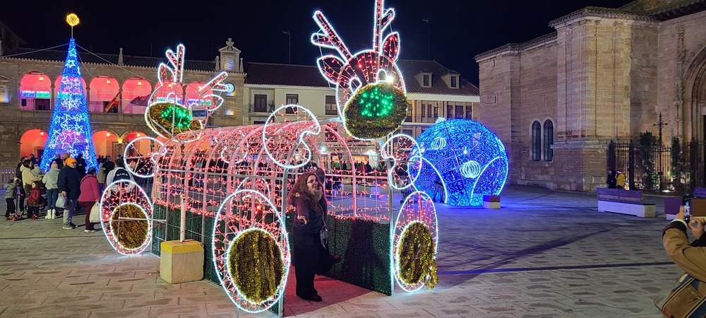 Aderezo navideño en la remodelada Plaza Vieja de Villarrobledo