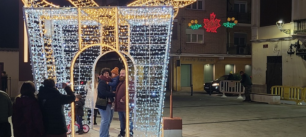 Aderezo navideño en la remodelada Plaza Vieja de Villarrobledo