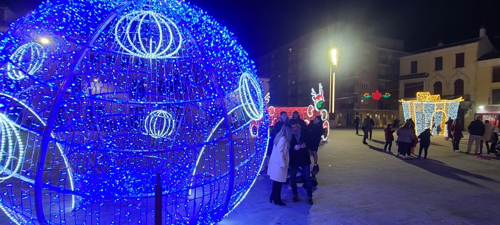 Aderezo navideño en la remodelada Plaza Vieja de Villarrobledo