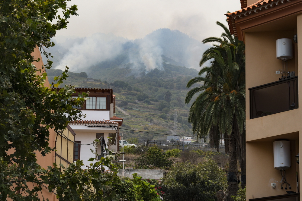 El incendio de Tenerife sigue sin control  / ALBERTO VALDÉS