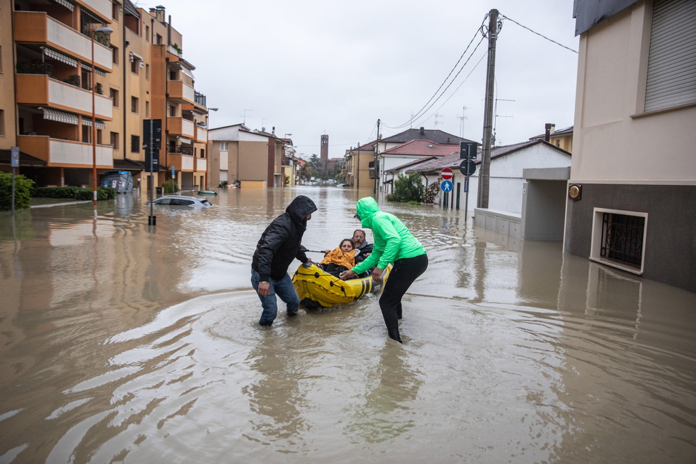 Fresh wave of torrential rain battering Italy  / EFE