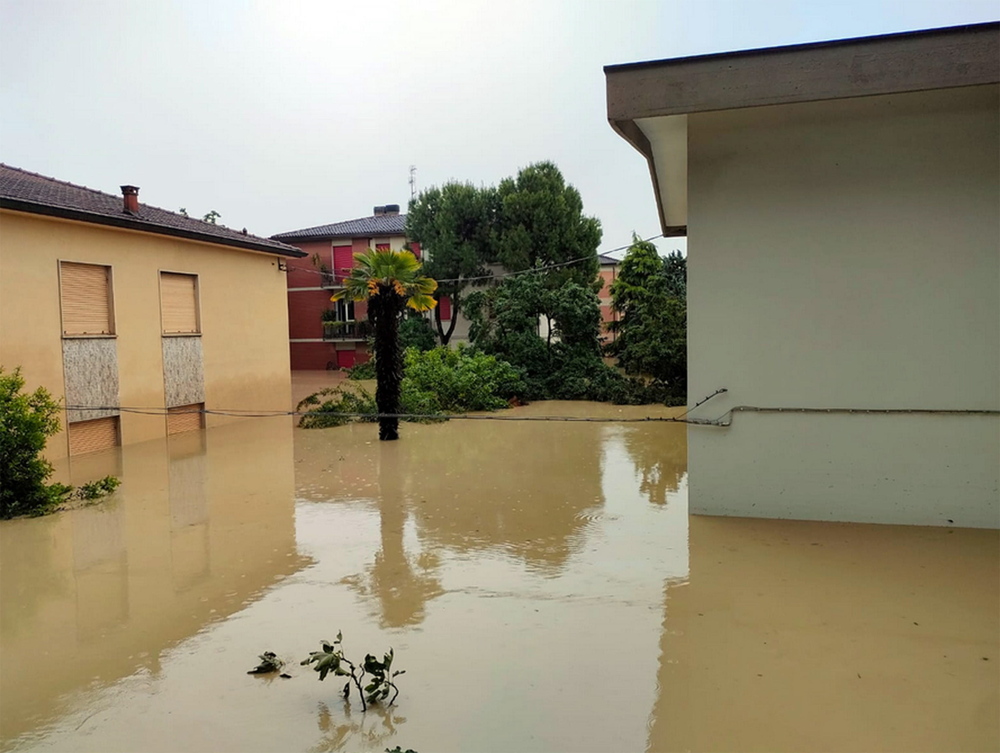 Fresh wave of torrential rain battering Italy  / EFE