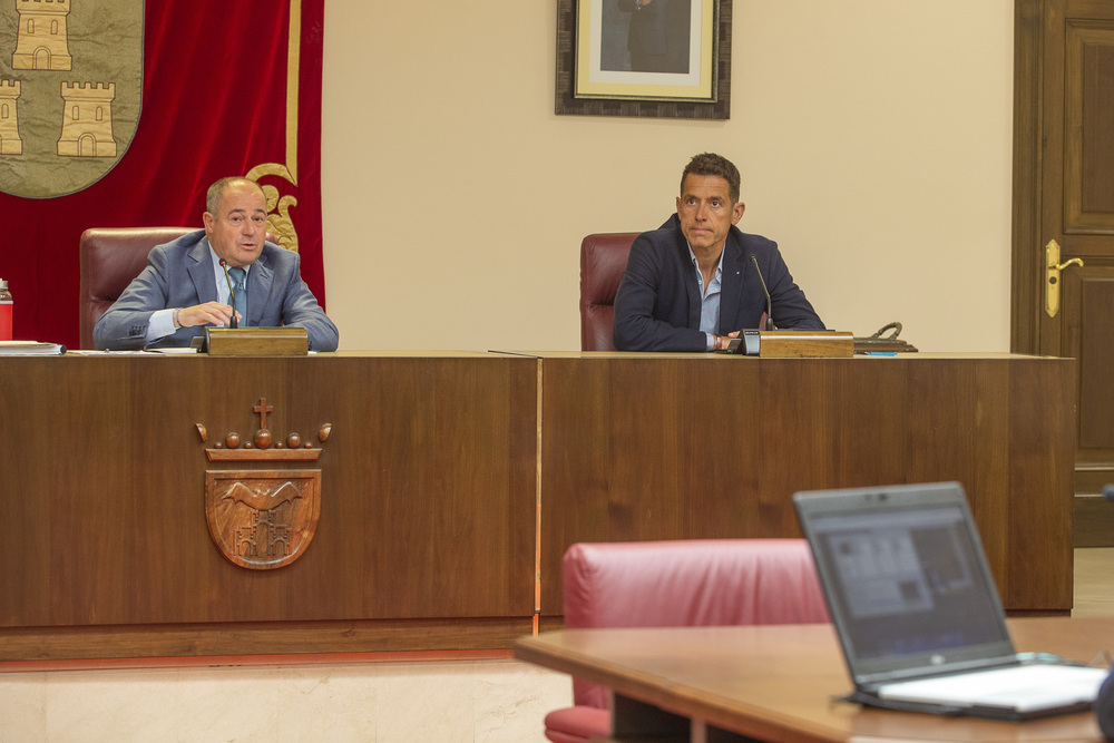 El Ayuntamiento celebra un Pleno de puro trámite  / JOSÉ MIGUEL ESPARCIA