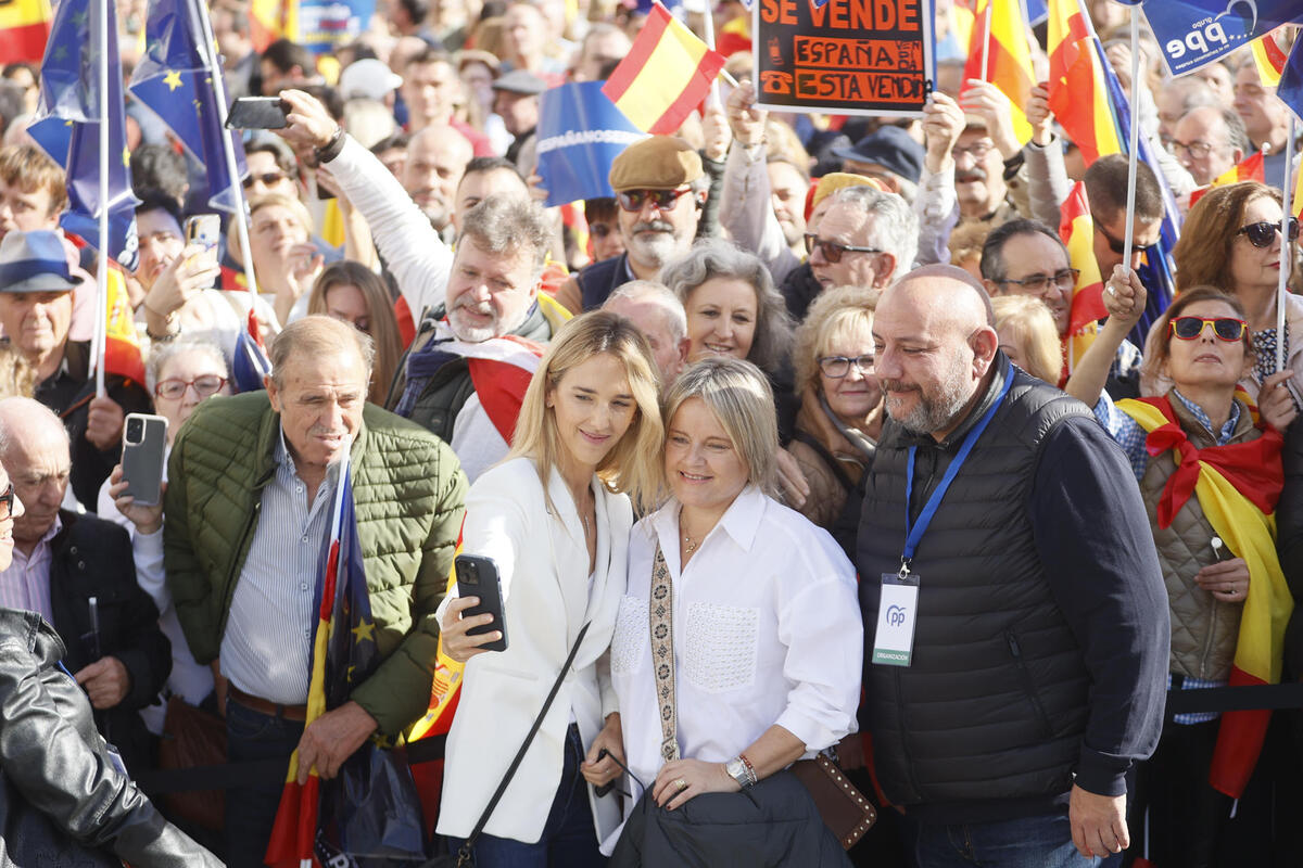 La derecha convoca protestas en toda España contra la amnistía a los independentistas catalanes  / MARISCAL AGENCIA EFE