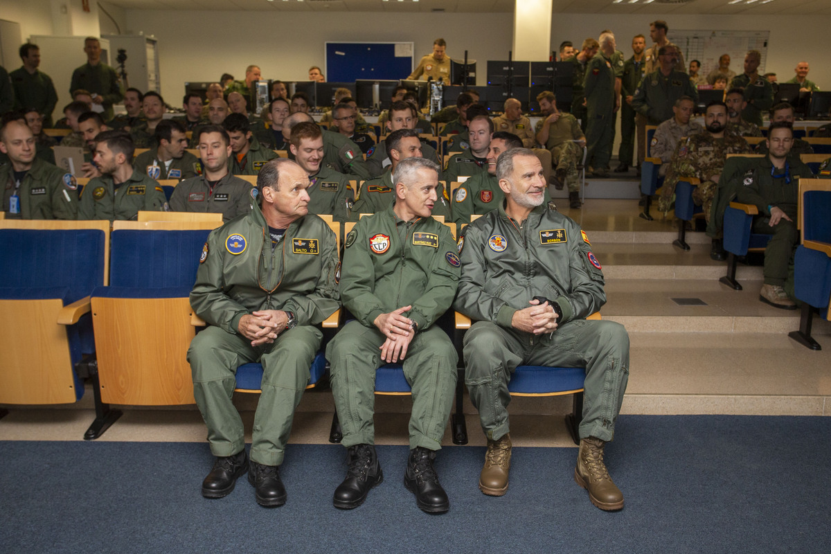 El Rey está ya en la Base Aérea de Albacete  / JOSÉ MIGUEL ESPARCIA