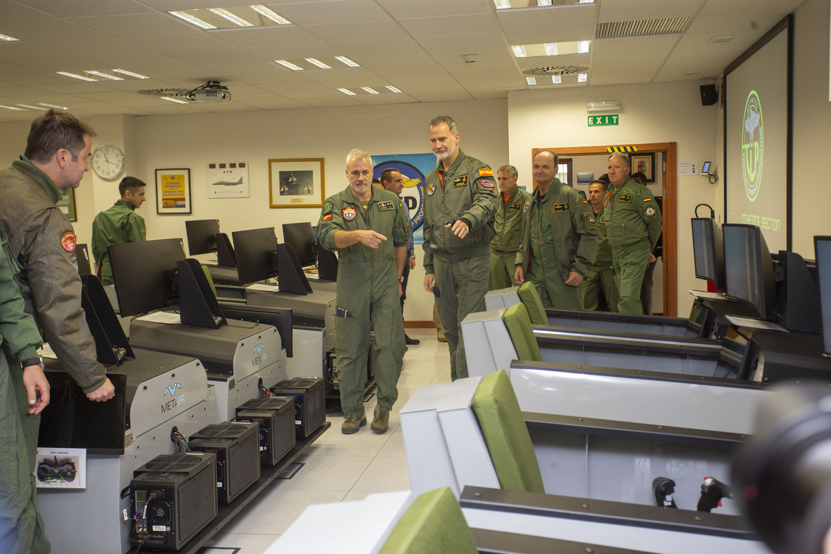 El Rey está ya en la Base Aérea de Albacete  / JOSÉ MIGUEL ESPARCIA