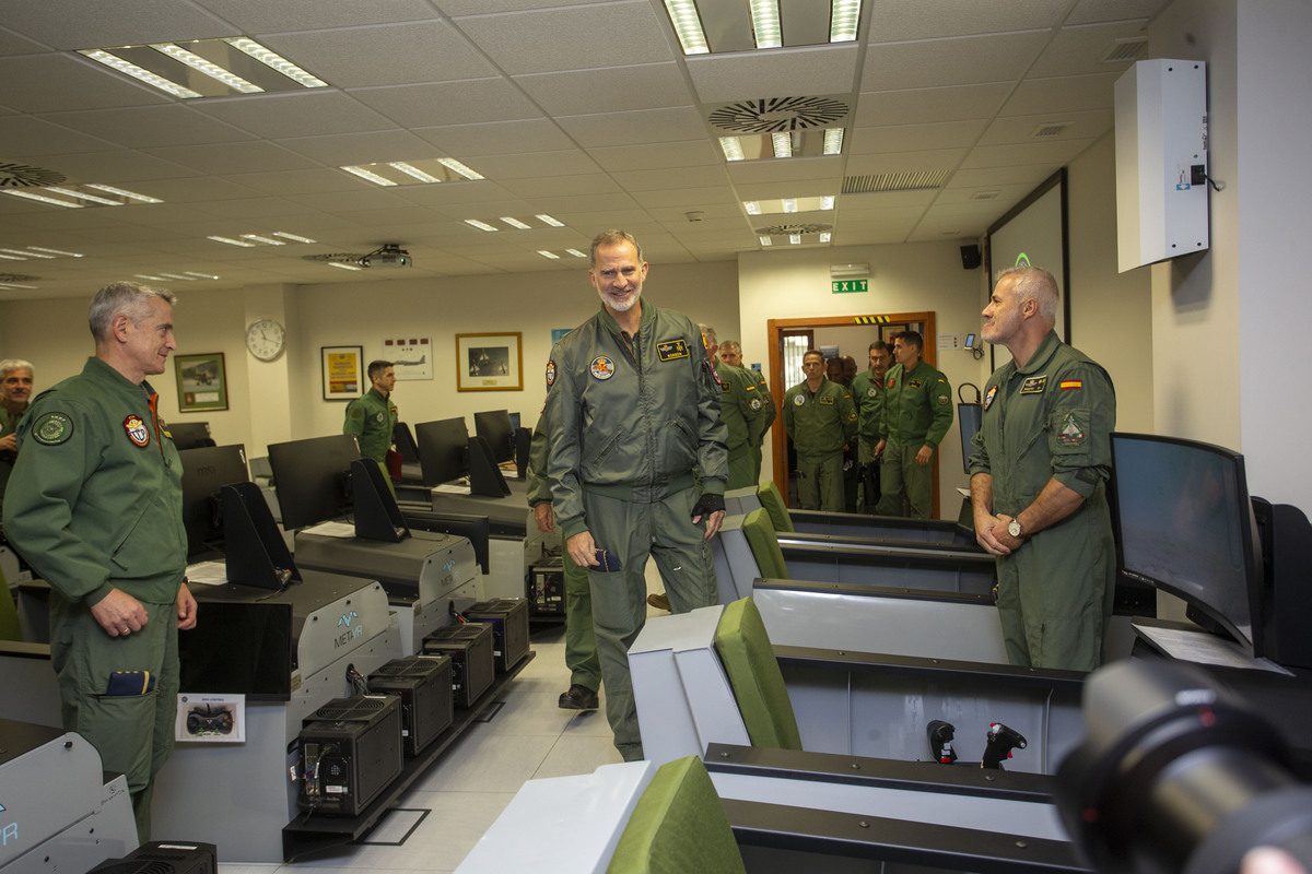 El Rey está ya en la Base Aérea de Albacete  / JOSÉ MIGUEL ESPARCIA