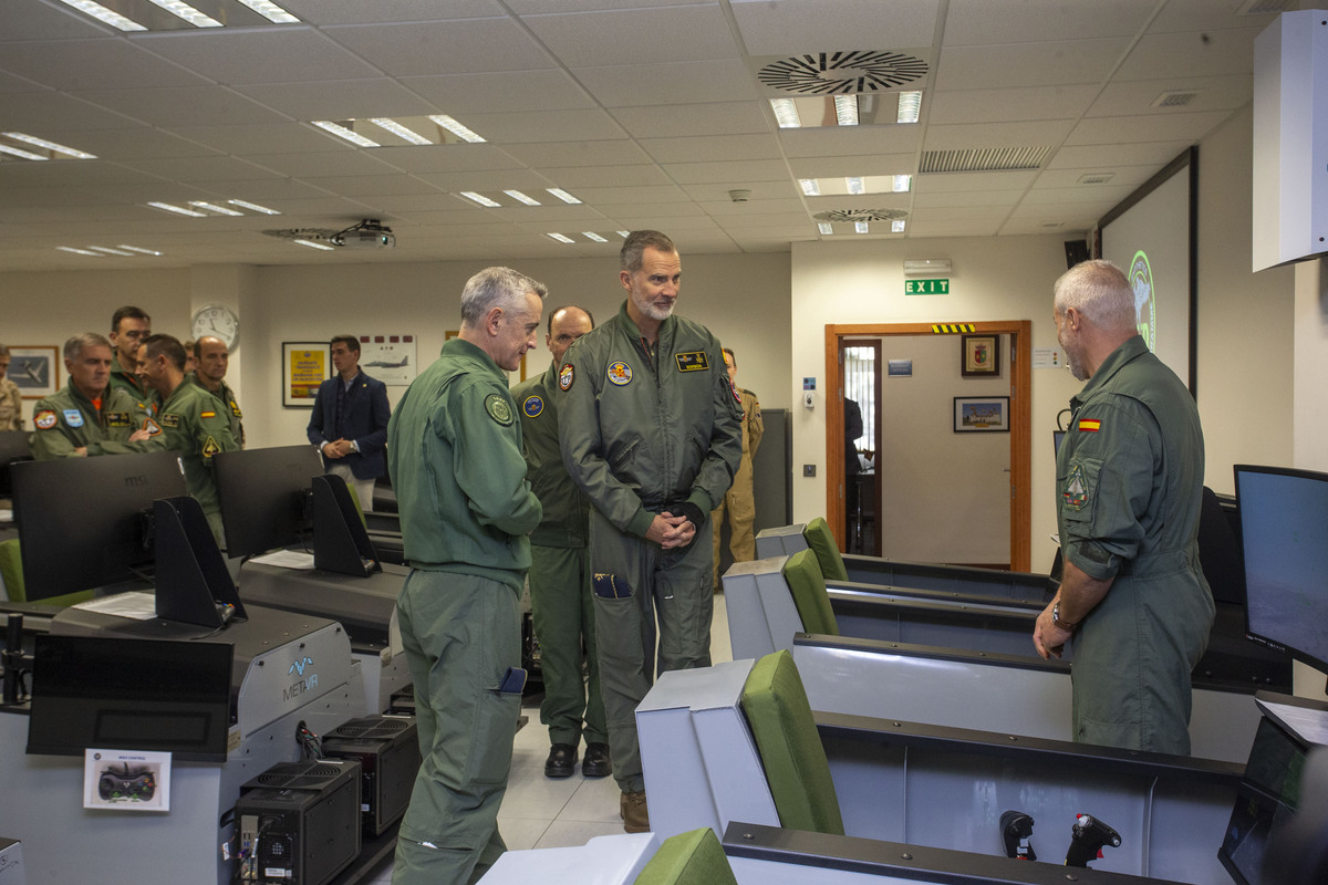 El Rey está ya en la Base Aérea de Albacete  / JOSÉ MIGUEL ESPARCIA