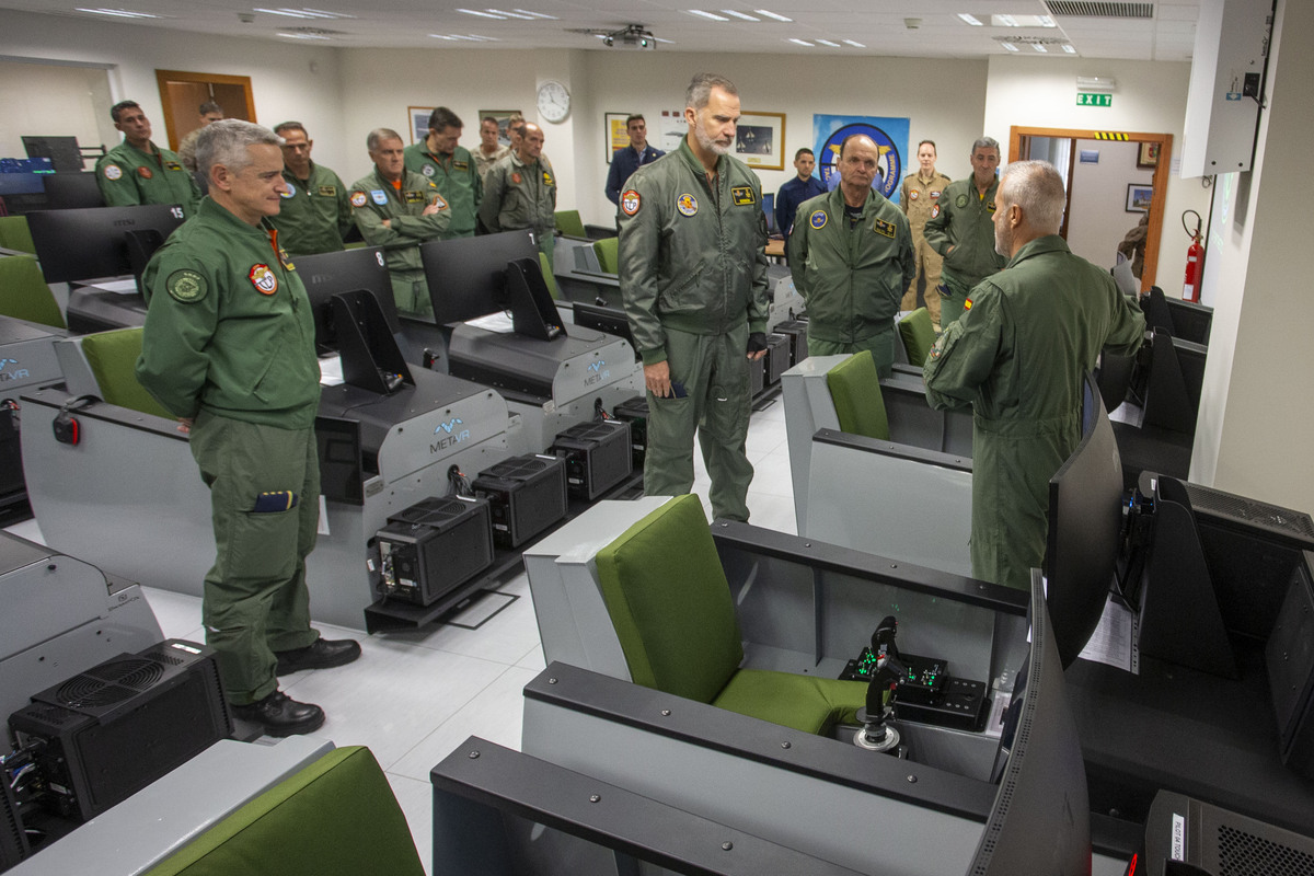 El Rey está ya en la Base Aérea de Albacete  / JOSÉ MIGUEL ESPARCIA