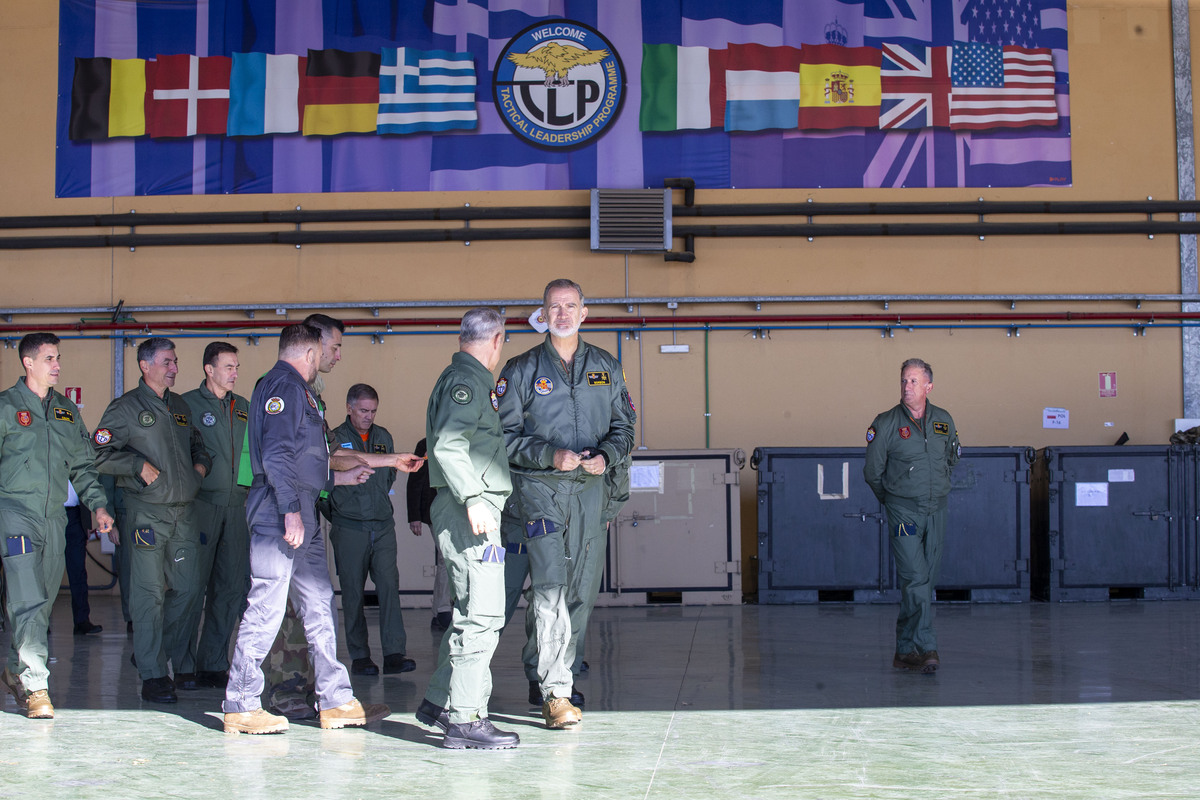 El Rey está ya en la Base Aérea de Albacete  / JOSÉ MIGUEL ESPARCIA