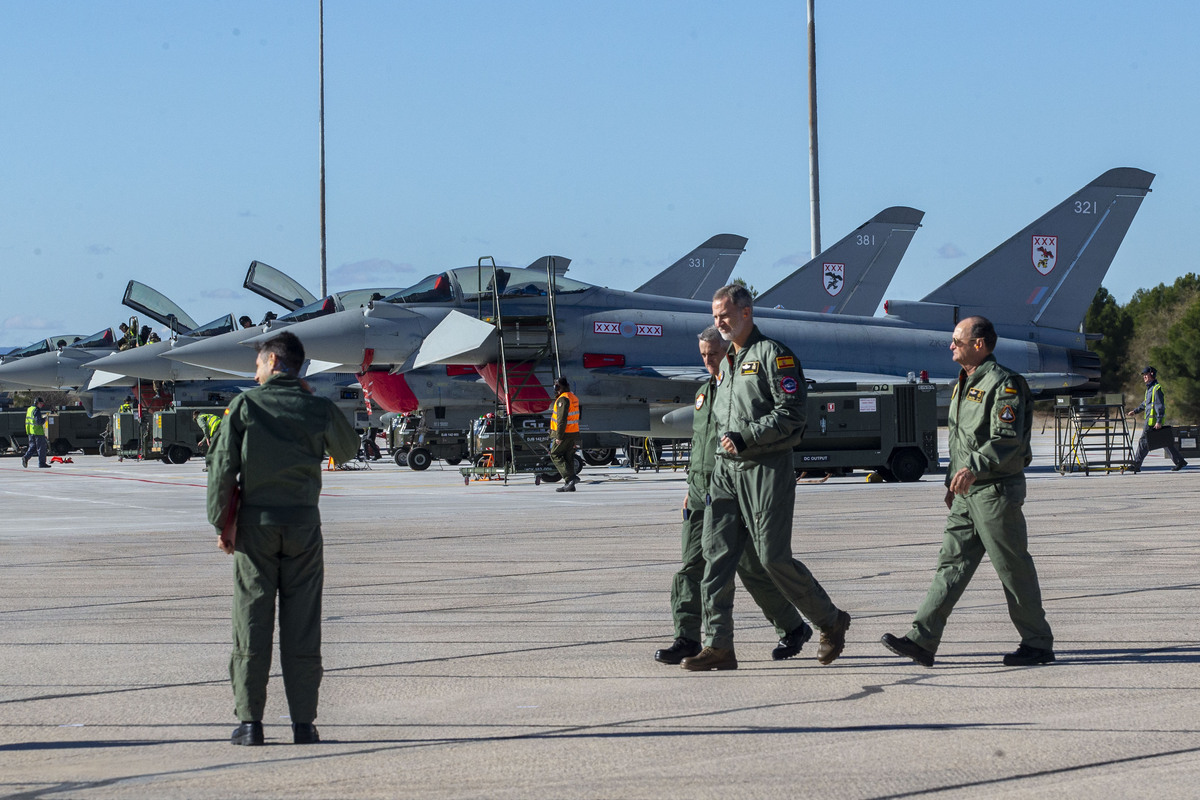 El Rey está ya en la Base Aérea de Albacete  / JOSÉ MIGUEL ESPARCIA