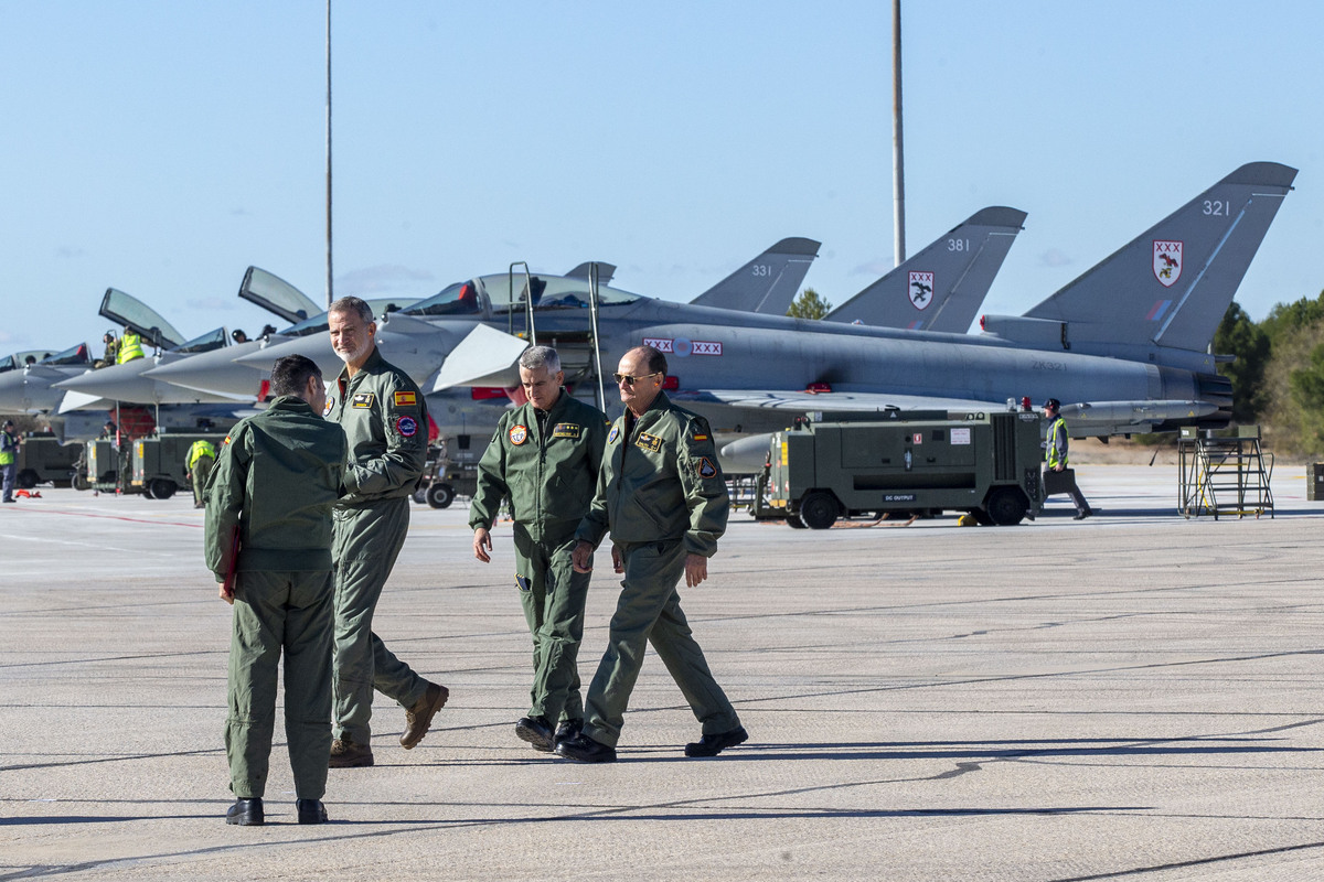 El Rey está ya en la Base Aérea de Albacete  / JOSÉ MIGUEL ESPARCIA