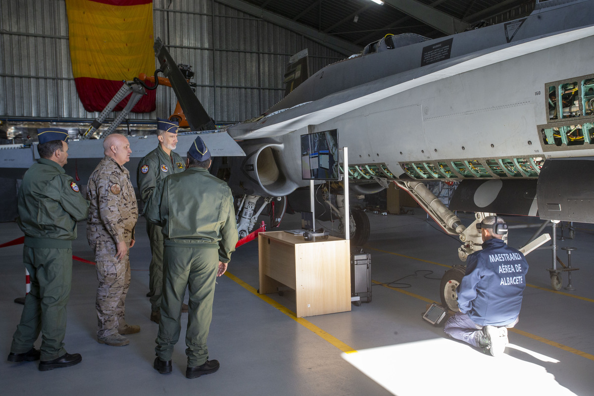 El Rey está ya en la Base Aérea de Albacete  / JOSÉ MIGUEL ESPARCIA