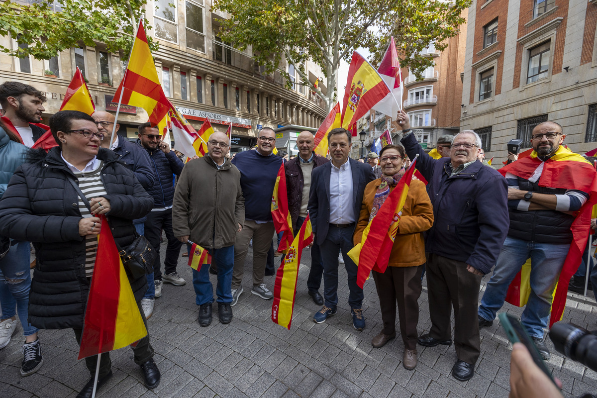 Masiva afluencia en la concentración contra la amnistía  / JOSÉ MIGUEL ESPARCIA