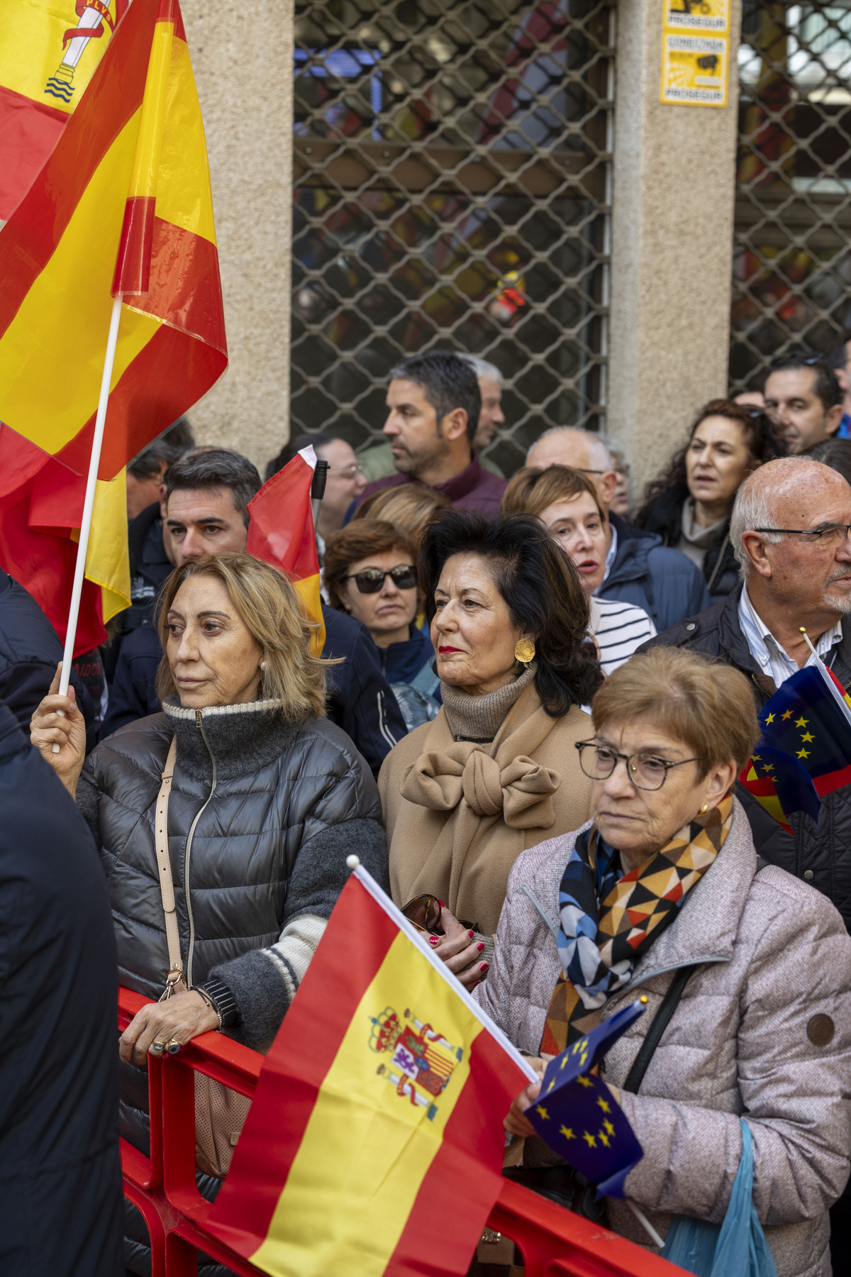 Masiva afluencia en la concentración contra la amnistía  / JOSÉ MIGUEL ESPARCIA