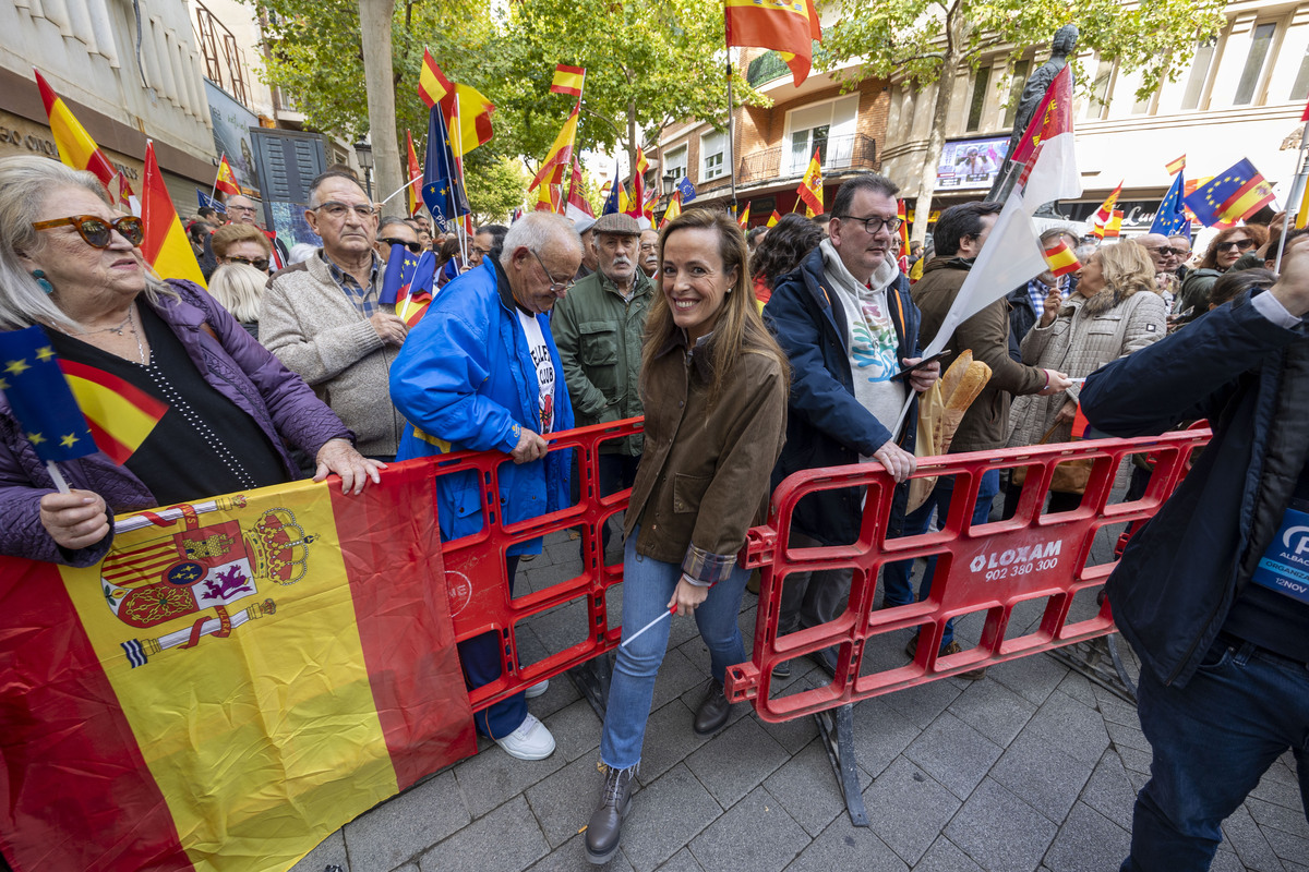 Masiva afluencia en la concentración contra la amnistía  / JOSÉ MIGUEL ESPARCIA