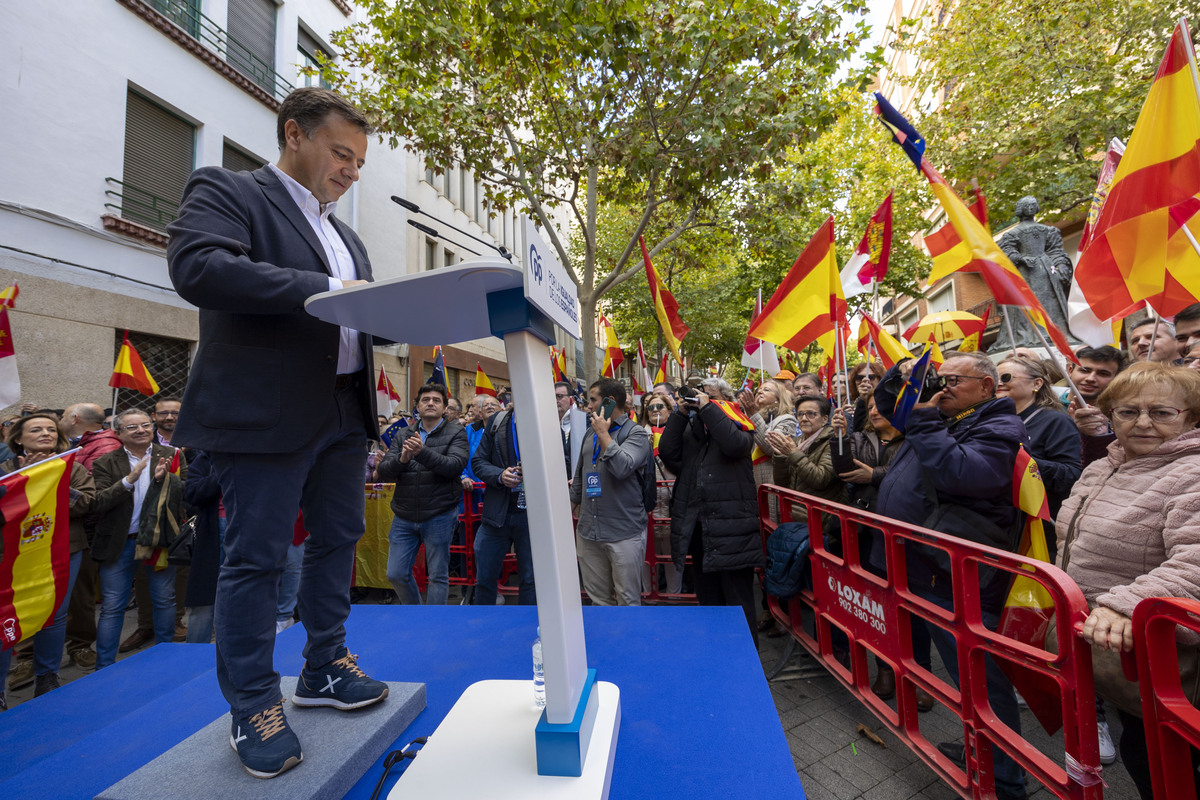 Masiva afluencia en la concentración contra la amnistía  / JOSÉ MIGUEL ESPARCIA