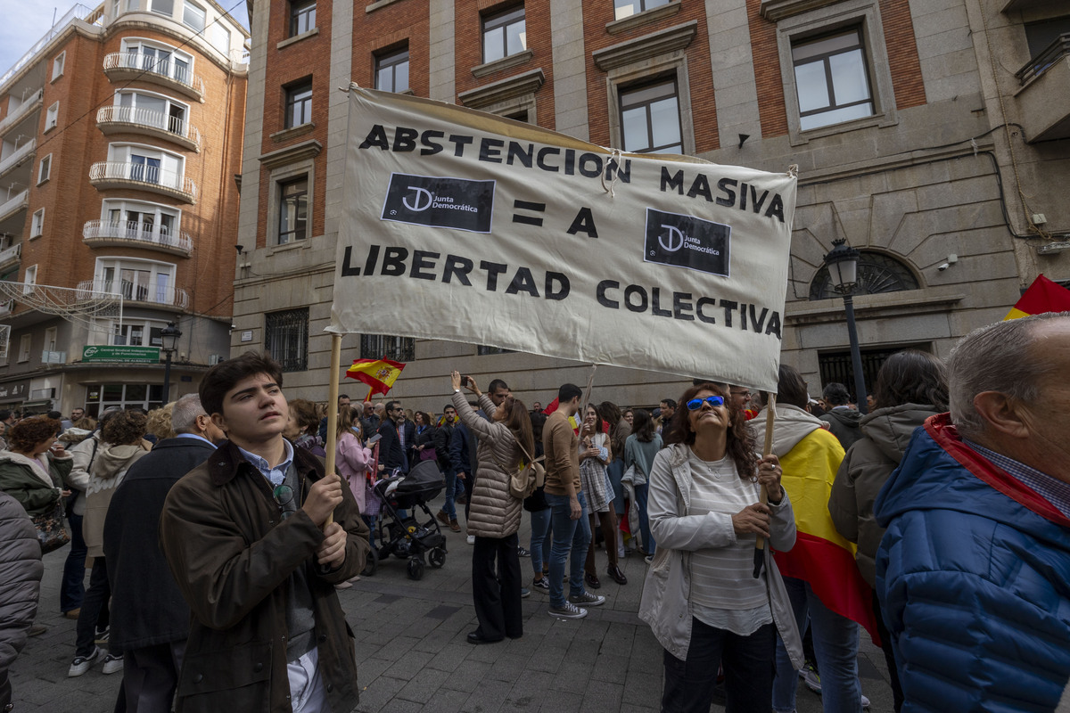 Masiva afluencia en la concentración contra la amnistía  / JOSÉ MIGUEL ESPARCIA