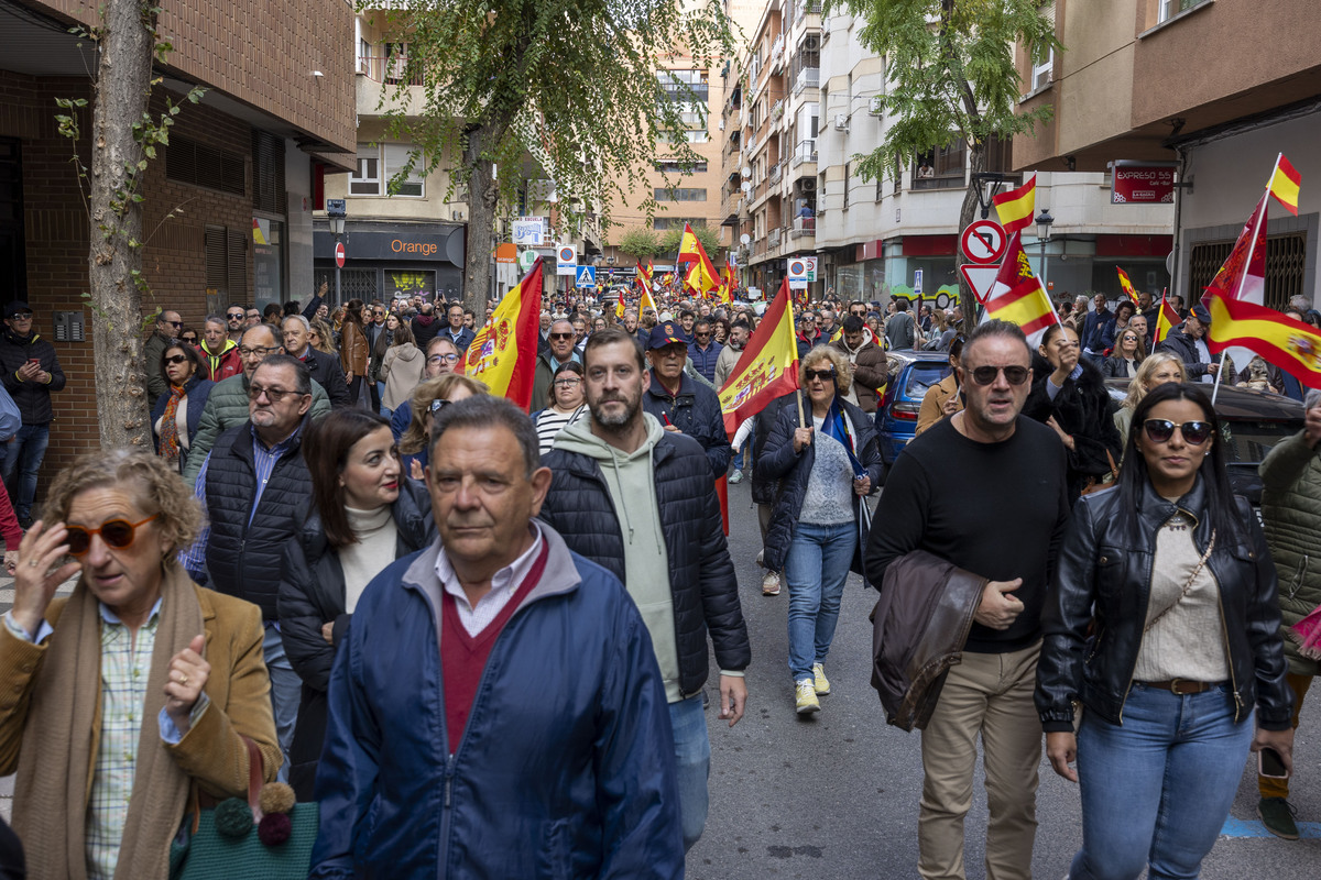 La protesta contra la amnistía se traslada a la sede del PSOE  / JOSÉ MIGUEL ESPARCIA