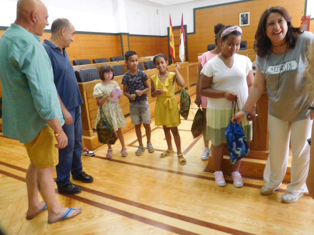 El alcalde recibió a los niños de los campamentos de Tinduf