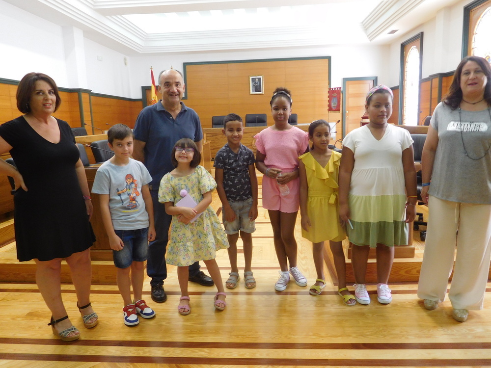 El alcalde recibió a los niños de los campamentos de Tinduf