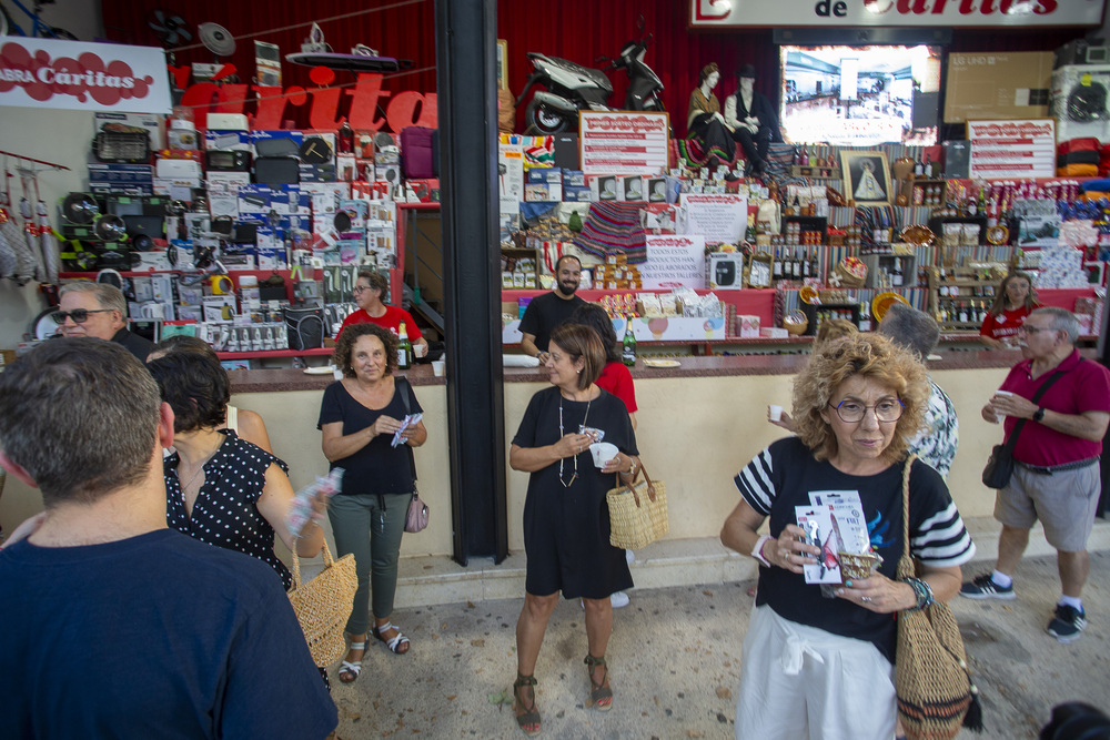 La Tómbola de Cáritas abrió su puertas  / JOSÉ MIGUEL ESPARCIA