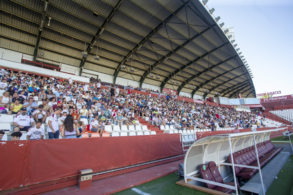 Un momento del partido disputado en el Carlos Belmonte  / JOSÉ MIGUEL ESPARCIA