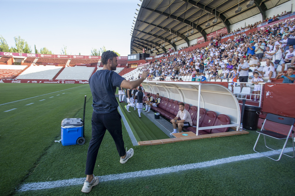 Un momento del partido disputado en el Carlos Belmonte  / JOSÉ MIGUEL ESPARCIA