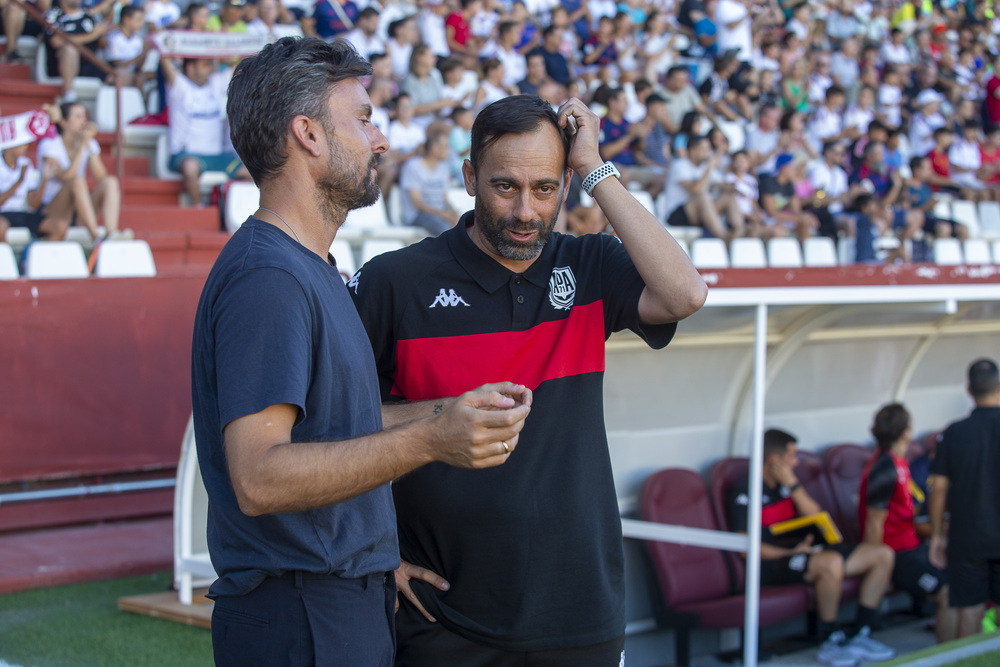 Un momento del partido disputado en el Carlos Belmonte  / JOSÉ MIGUEL ESPARCIA