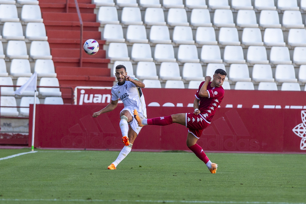 Un momento del partido disputado en el Carlos Belmonte  / JOSÉ MIGUEL ESPARCIA