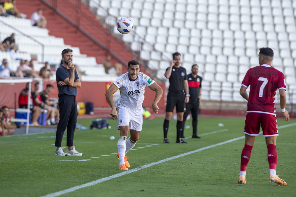 Un momento del partido disputado en el Carlos Belmonte  / JOSÉ MIGUEL ESPARCIA