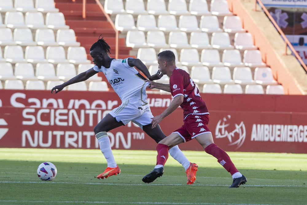 Un momento del partido disputado en el Carlos Belmonte  / JOSÉ MIGUEL ESPARCIA