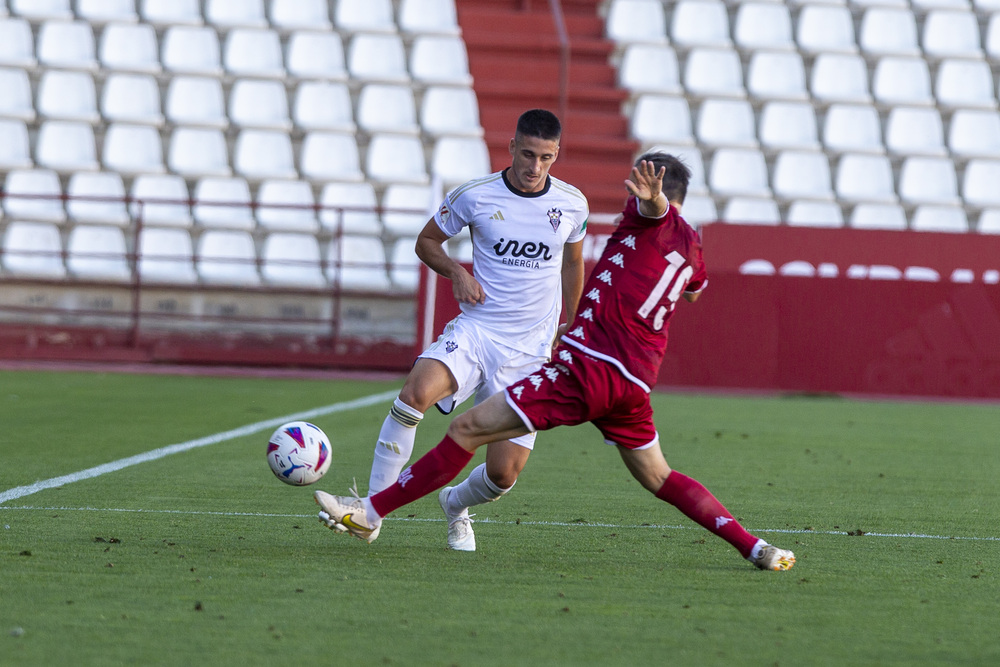 Un momento del partido disputado en el Carlos Belmonte  / JOSÉ MIGUEL ESPARCIA