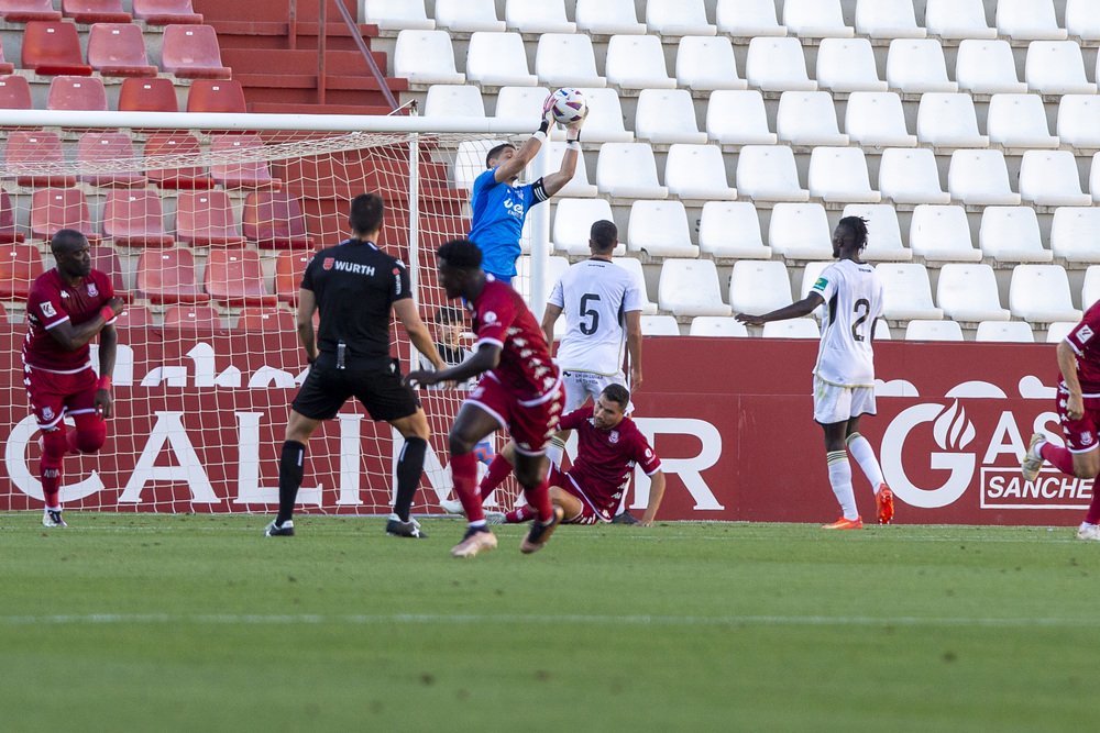 Un momento del partido disputado en el Carlos Belmonte  / JOSÉ MIGUEL ESPARCIA