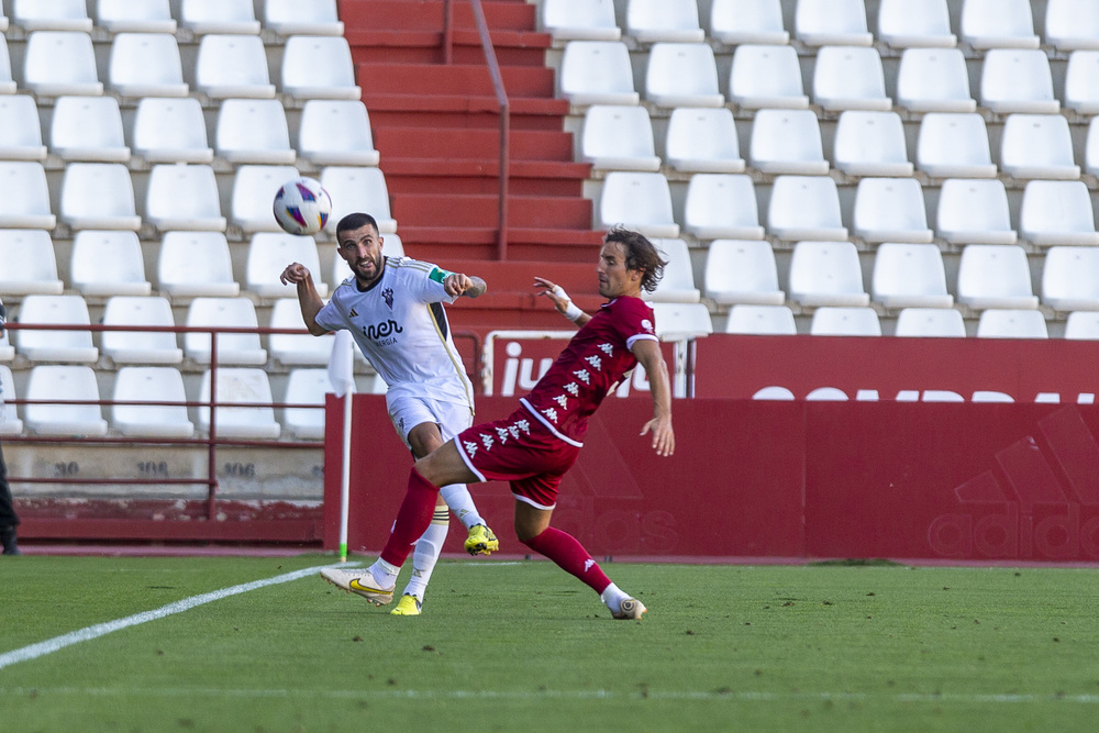 Un momento del partido disputado en el Carlos Belmonte  / JOSÉ MIGUEL ESPARCIA