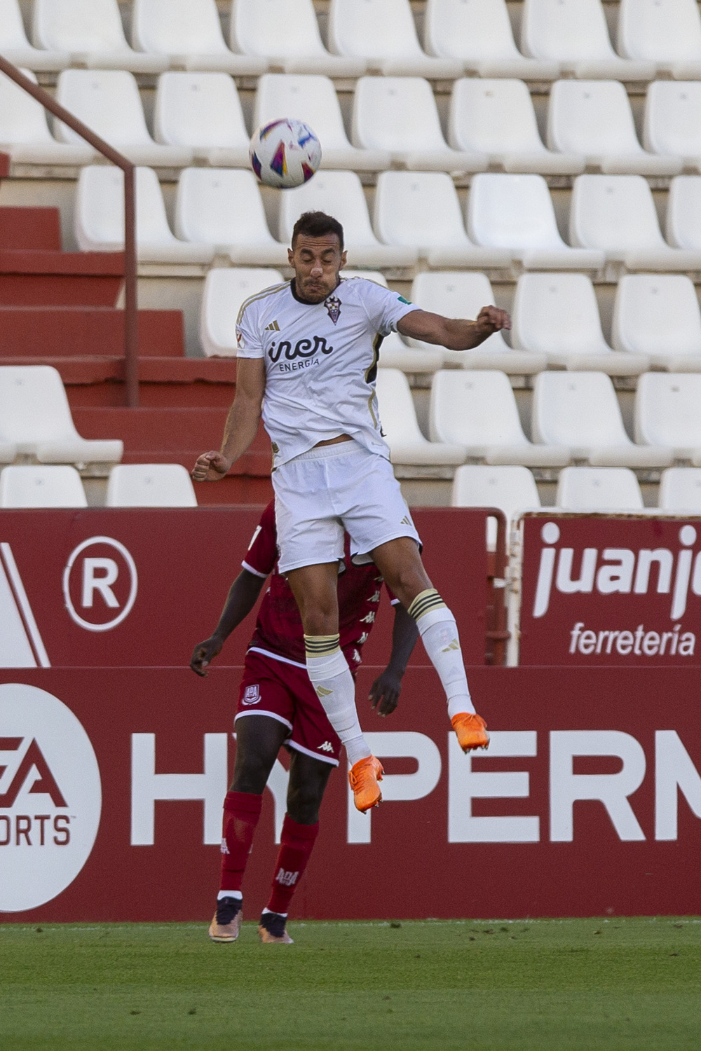 Un momento del partido disputado en el Carlos Belmonte  / JOSÉ MIGUEL ESPARCIA