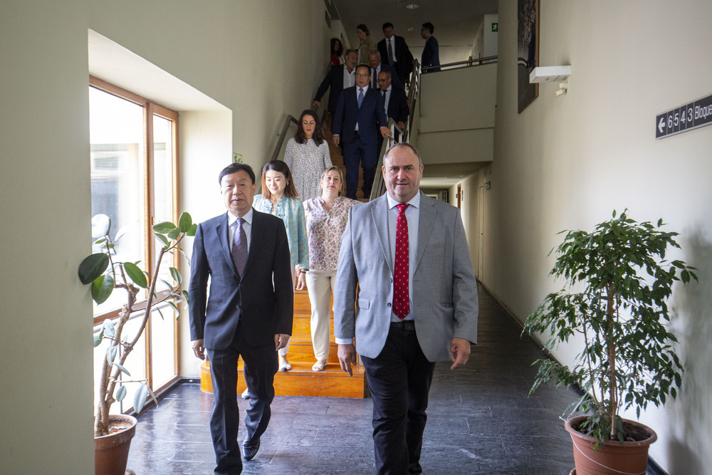 Una delegación de la provincia de Sichuan visitó la Consejería de Agricultura, interesada en conocer los productos agroalimentarios de la región.