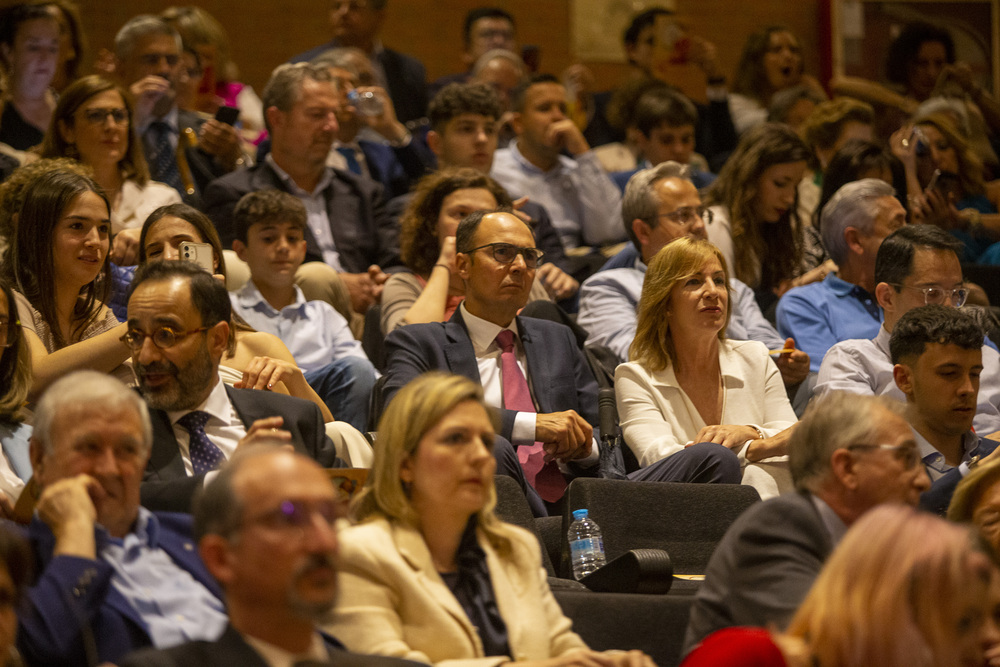 Medicina gradúa a los alumnos de su XX promoción  / JOSÉ MIGUEL ESPARCIA