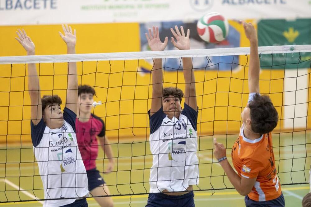 El CD Albarena trajo más voleibol a la Feria