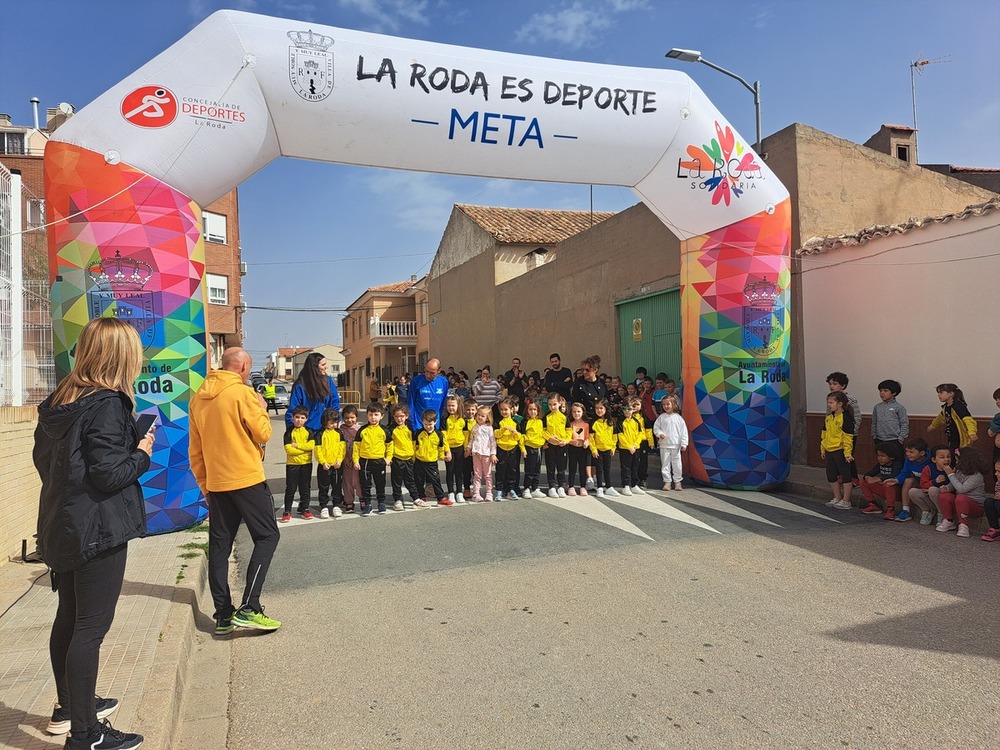 Los más pequeños también tomaron parte en la carrera a favor de AFA.