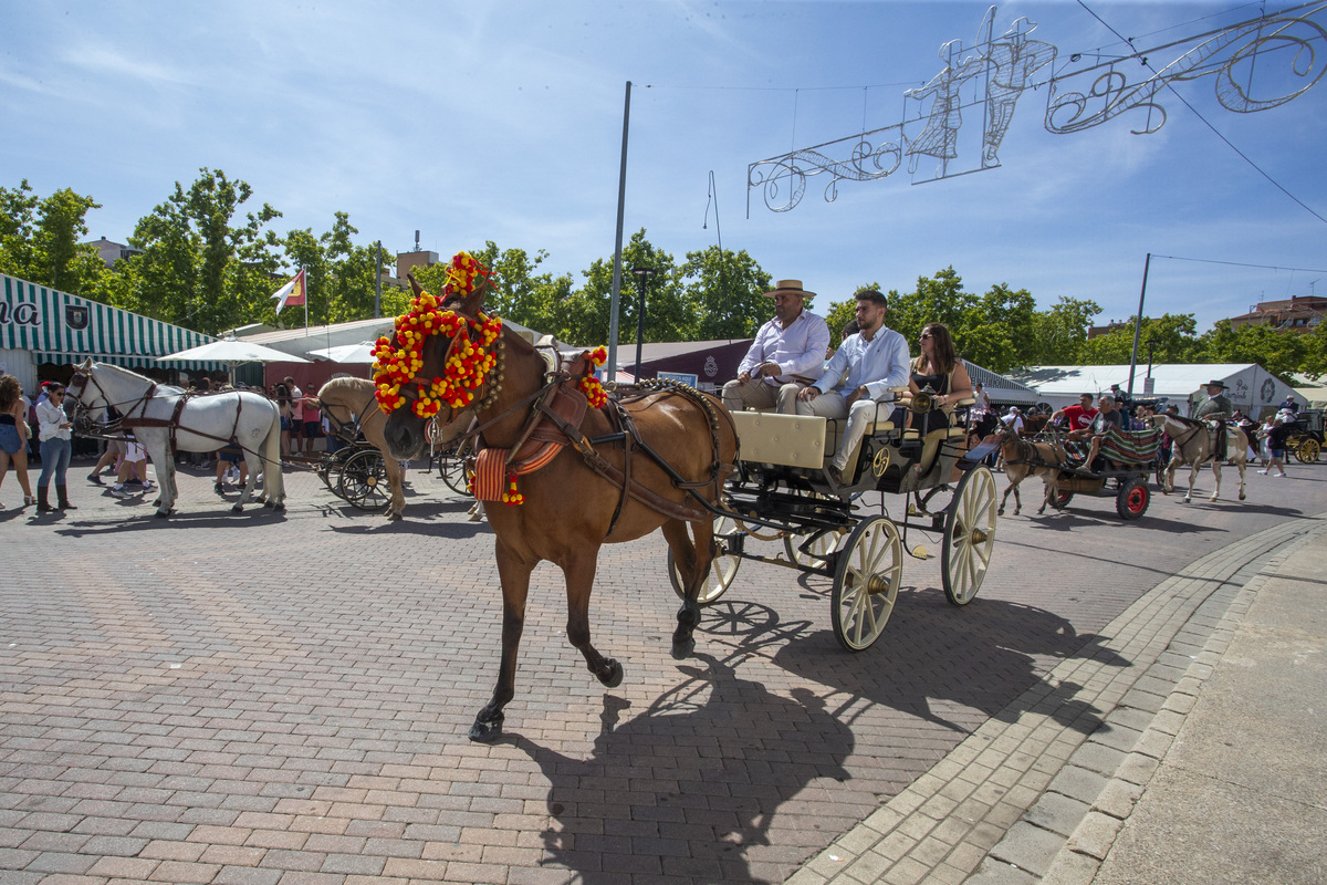 La cabalgata ecuestre llenó la feria de color  / JOSÉ MIGUEL ESPARCIA