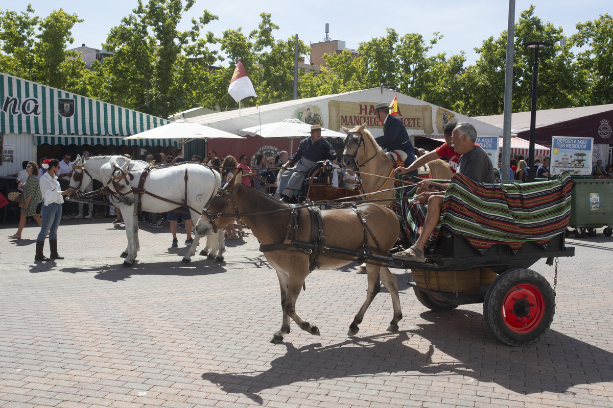 La cabalgata ecuestre llenó la feria de color  / JOSÉ MIGUEL ESPARCIA