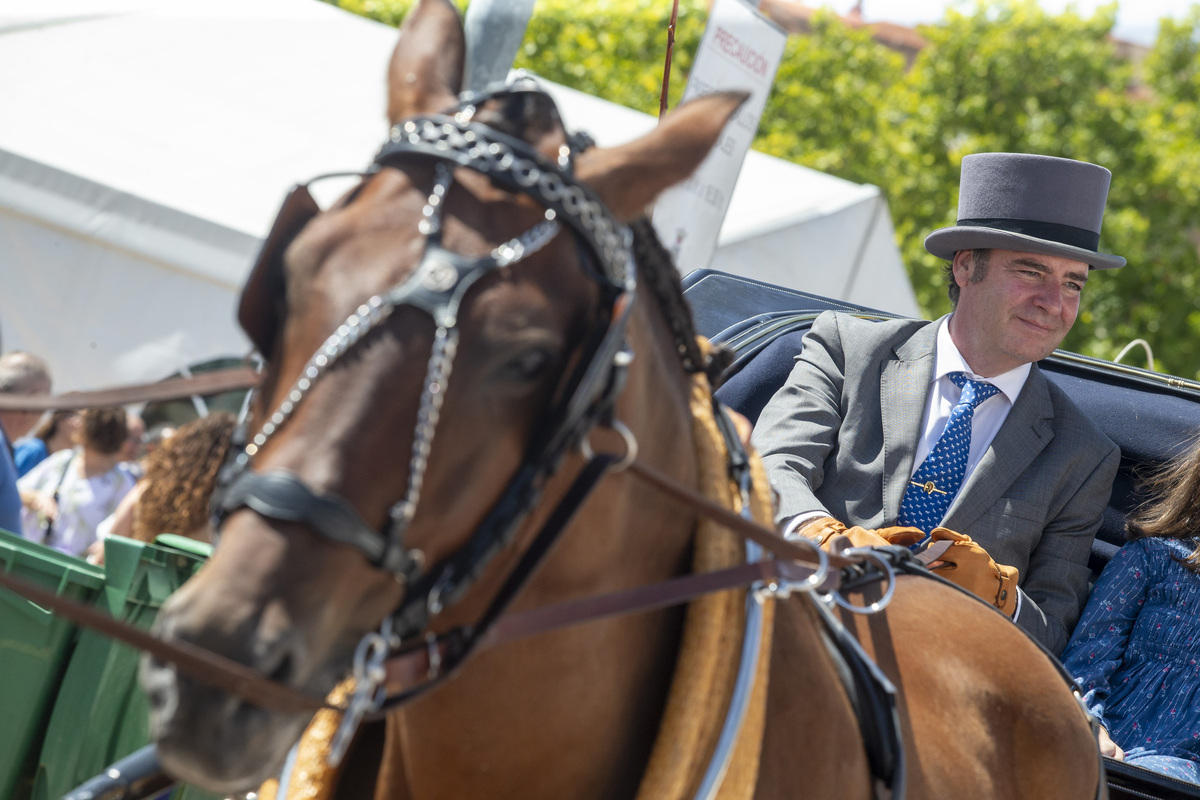 La cabalgata ecuestre llenó la feria de color  / JOSÉ MIGUEL ESPARCIA