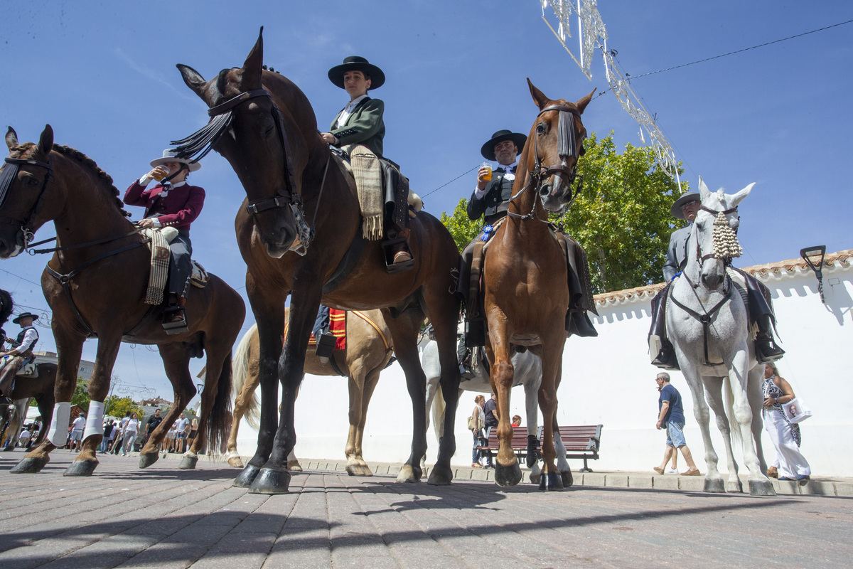 La cabalgata ecuestre llenó la feria de color  / JOSÉ MIGUEL ESPARCIA