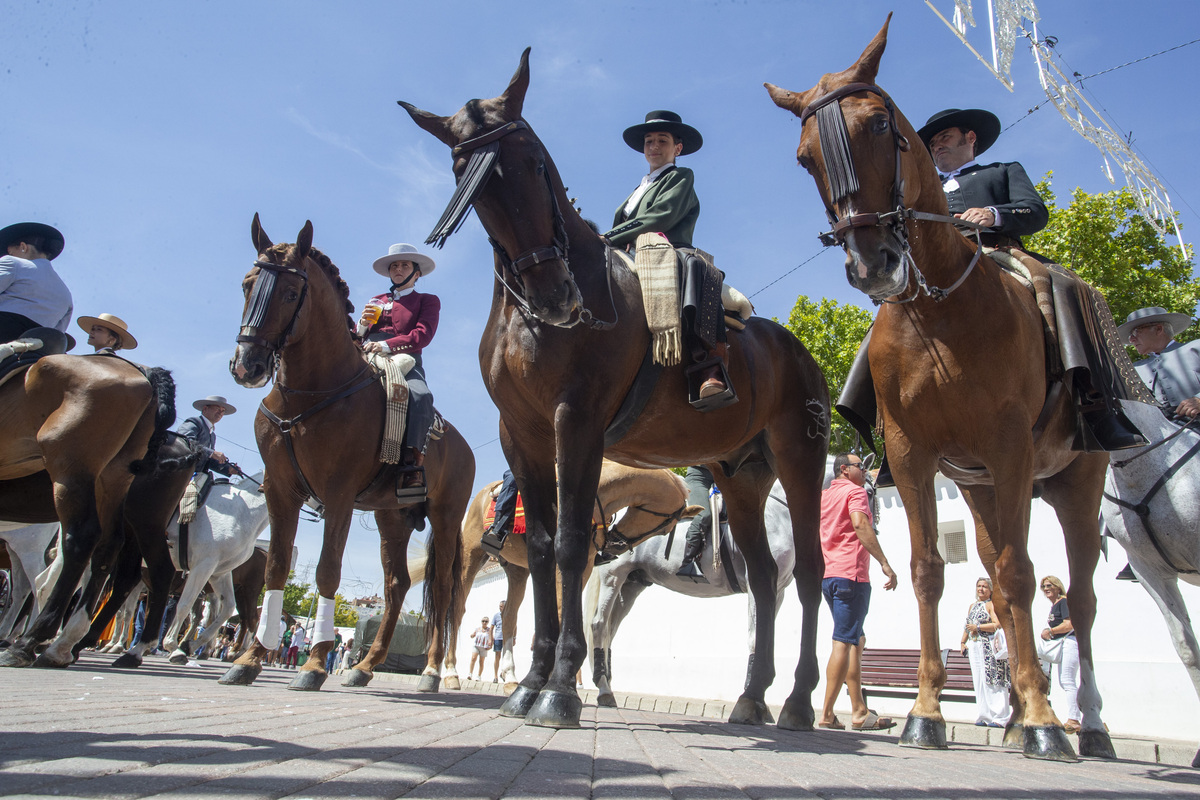 La cabalgata ecuestre llenó la feria de color  / JOSÉ MIGUEL ESPARCIA