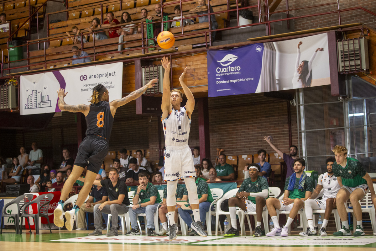 El Albacete Basket ganó al NCAA USA Combinated en su VIII Torneo de Feria  / JOSÉ MIGUEL ESPARCIA